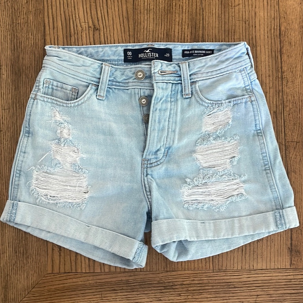 Hollister High-Rise boyfriend shorts